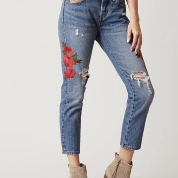 Levi's Rose Embroidered Distressed Tapered… - Picture 2 of 15